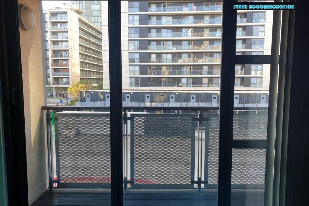 80S Retro 1Bed Studio Serviced Apartment Canary Wharf Perfect For Solo & Couple Travellers London Exterior foto