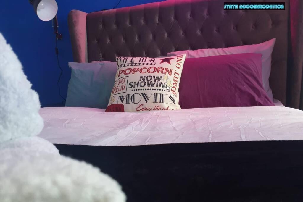 80S Retro 1Bed Studio Serviced Apartment Canary Wharf Perfect For Solo & Couple Travellers London Exterior foto